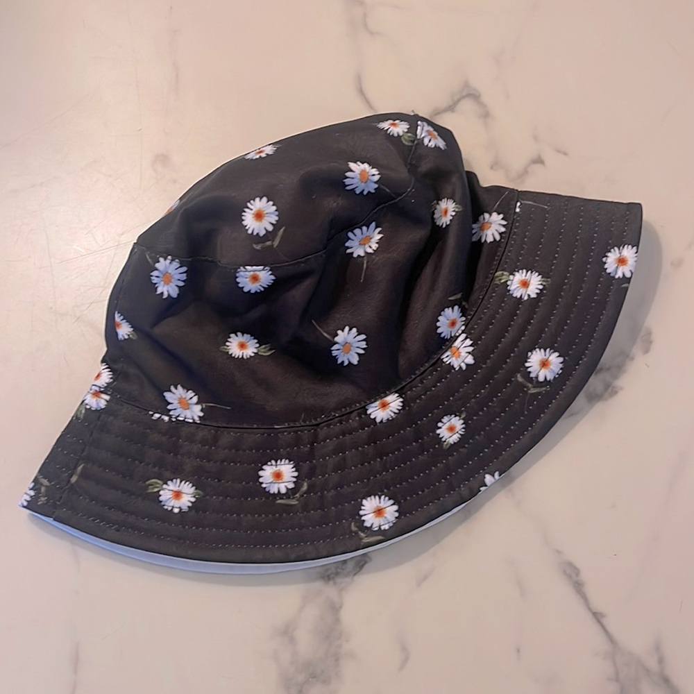 ALICE + OLIVIA | Flower Power Reversible Bucket Hat